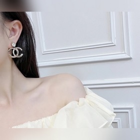 Серьги Chanel. Красота никогда не превзойдет классику. Золотой ве