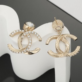 Серьги Chanel. Красота никогда не превзойдет классику. Золотой ве