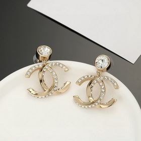 Серьги Chanel. Красота никогда не превзойдет классику. Золотой ве