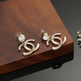 Серьги Chanel. Красота никогда не превзойдет классику. Золотой ве