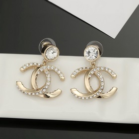Серьги Chanel. Красота никогда не превзойдет классику. Золотой ве