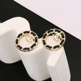 Chanel Классические серьги с двойным C-образным мотивом. Эти серь