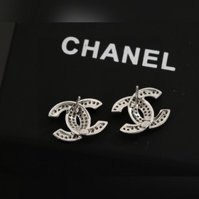 Chanel Классические серьги с двойным C-образным элементом. Эти се