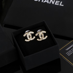 Серьги Chanel. Роскошный стиль. Величественная красота. Известный