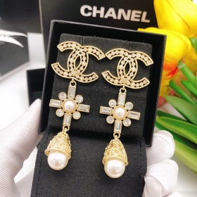 Chanel Микро-инкрустированные серьги с жемчугом и кисточками, кре