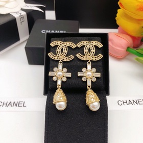 Chanel Микро-инкрустированные серьги с жемчугом и кисточками, кре