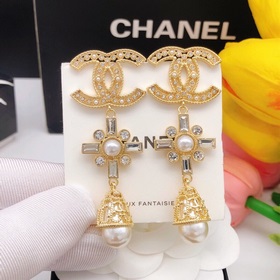 Chanel Микро-инкрустированные серьги с жемчугом и кисточками, кре
