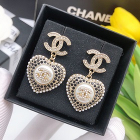 Chanel Серьги-гвоздики с черным бриллиантом
