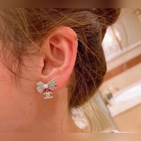 Chanel Классические серьги-гвоздики с бантиком в форме двойной бу