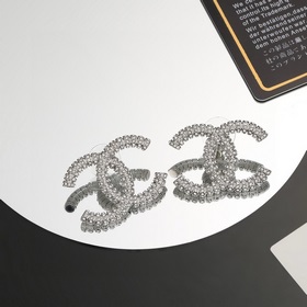 Chanel Классические серьги с двойным C-образным мотивом. Эти серь