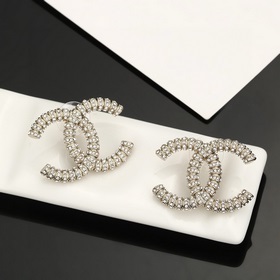 Chanel Классические серьги с двойным C-образным мотивом. Эти серь