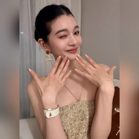 Популярные серьги Chanel CHAN в стиле ретро с красным рельефным д