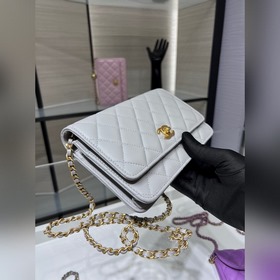Новая модель Woc от Chanel. После того, как я надела ее, она мне 