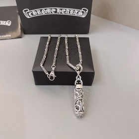 Chrome Hearts, великолепный крест-кулон Очень красиво.