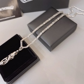 Chrome Hearts, великолепный крест-кулон Очень красиво.