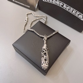 Chrome Hearts, великолепный крест-кулон Очень красиво.