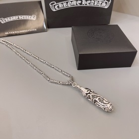 Chrome Hearts, великолепный крест-кулон Очень красиво.