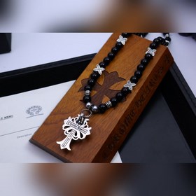 Крест и элементы скаутского значка, характерные для стиля Кро, ун