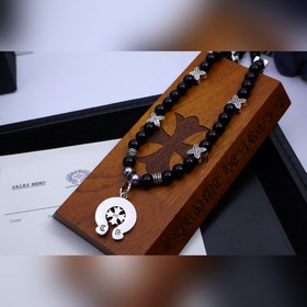Крест и элементы скаутского значка, характерные для стиля Кро, ун