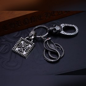 Брелок для ключей «Сердце Кро» с темно-золотыми змеиными кандалам