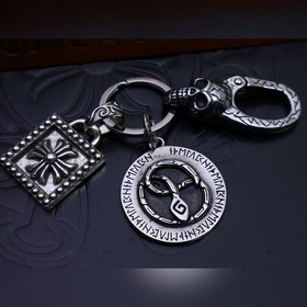 Брелок для ключей «Сердце Кро» с темно-золотыми змеиными кандалам