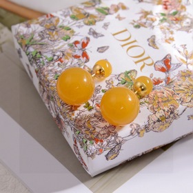 Новые серьги Dior с металлическим эффектом и модными буквами прив