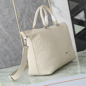 Сумка Weekender 40 Бежевая кожа с принтом Dior Gravity и зерниста
