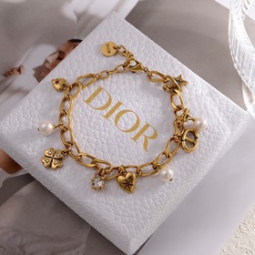 Цена ожерелья： 0 Цена браслета： 2200 Новая коллекция Dior в маг