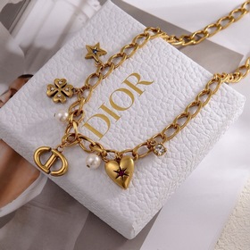 Цена ожерелья： 0 Цена браслета： 2200 Новая коллекция Dior в маг