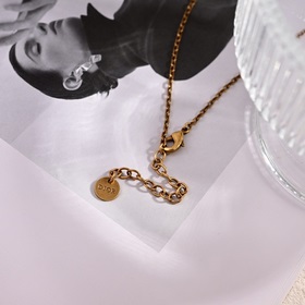 Новый комплект от Dior. Цена ожерелья： 0, цена сережек： 2000. Мет