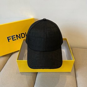 Бейсболка FENDI из серии Old Flower. Классическая модель FF, элег