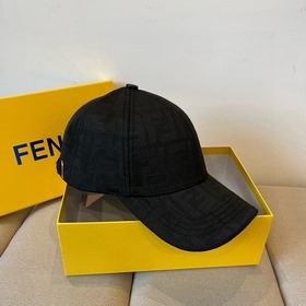 Бейсболка FENDI из серии Old Flower. Классическая модель FF, элег