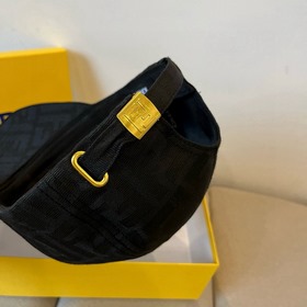 Бейсболка FENDI из серии Old Flower. Классическая модель FF, элег