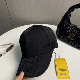 Бейсболка FENDI из серии Old Flower. Классическая модель с логоти