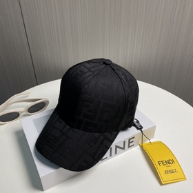 Бейсболка FENDI из серии Old Flower. Классическая модель с логоти