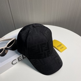 Бейсболка FENDI из серии Old Flower. Классическая модель с логоти