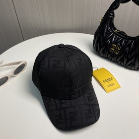 Бейсболка FENDI из серии Old Flower. Классическая модель с логоти