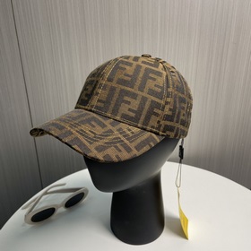 Бейсболка FENDI из серии Old Flower. Классическая модель FF, элег