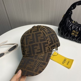 Бейсболка FENDI из серии Old Flower. Классическая модель FF, элег