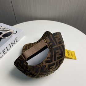 Бейсболка FENDI из серии Old Flower. Классическая модель FF, элег