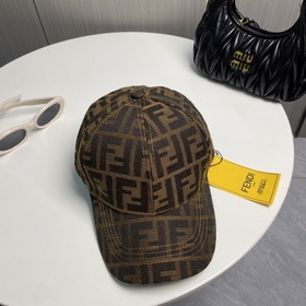 Бейсболка FENDI из серии Old Flower. Классическая модель FF, элег