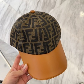 Бейсболка с кожаной окантовкой Fendi весна-лето 2025 Высокое каче