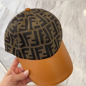 Бейсболка с кожаной окантовкой Fendi весна-лето 2025 Высокое каче