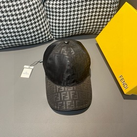 В комплекте с тканевым мешочком, классическая бейсболка Fendi, с