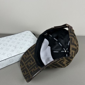 FENDI Официальный сайт Новинки Бейсболка из серии Old Flower Клас