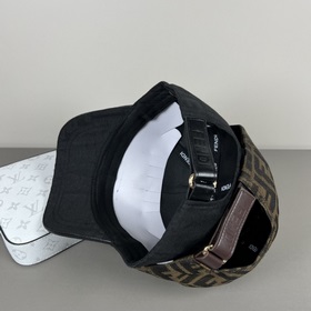 FENDI Официальный сайт Новинки Бейсболка из серии Old Flower Клас