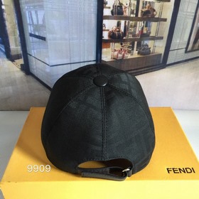 Классическая модель от Fendi, изготовлена из хлопкового жаккардов