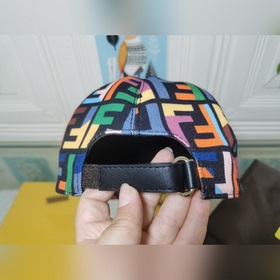 Новейшая модель на официальном сайте Fendi, высококачественная тк