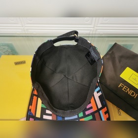 Новейшая модель на официальном сайте Fendi, высококачественная тк