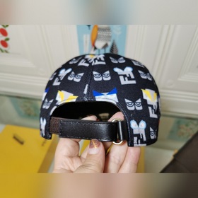 Новейшая модель на официальном сайте Fendi, высококачественная тк